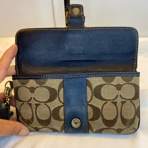 Vtg Coach Special Edition signature buckle wristlet - Picture 5 of 9